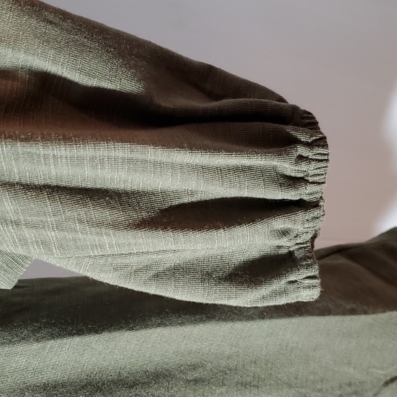 Jones New York Signature- Cut outs Hi-Lo olive green Top Neutral Sz.XL - Picture 5 of 8